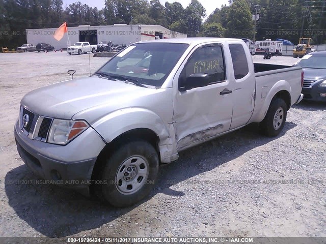 1N6BD06TX6C421498 - 2006 NISSAN FRONTIER KING CAB XE SILVER photo 2