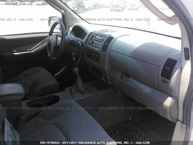 1N6BD06TX6C421498 - 2006 NISSAN FRONTIER KING CAB XE SILVER photo 5