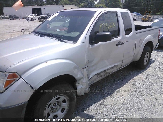 1N6BD06TX6C421498 - 2006 NISSAN FRONTIER KING CAB XE SILVER photo 6