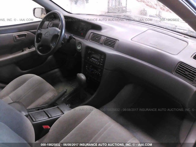 4T1BG22K3XU439402 - 1999 TOYOTA CAMRY CE/LE/XLE 灰色 照片 5