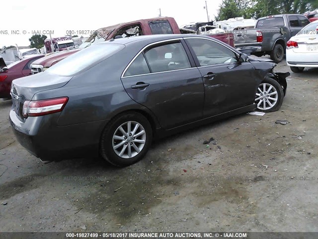 4T1BK3EK5BU129521 - 2011 TOYOTA CAMRY SE/LE/XLE ნაცრისფერი ფოტო 4