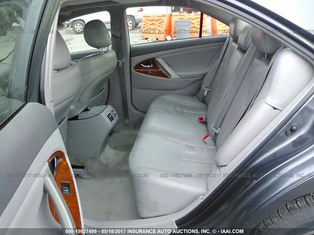 4T1BK3EK5BU129521 - 2011 TOYOTA CAMRY SE/LE/XLE ნაცრისფერი ფოტო 8