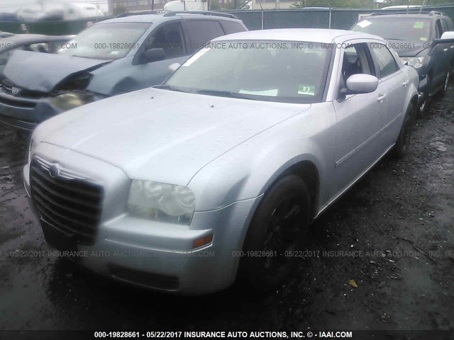 2C3LA43R07H876962 - 2007 CHRYSLER 300 SILVER photo 2