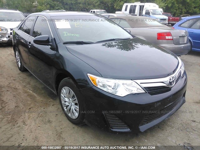 4T1BF1FK4EU370384 - 2014 TOYOTA CAMRY L/SE/LE/XLE მწვანე ფოტო 1