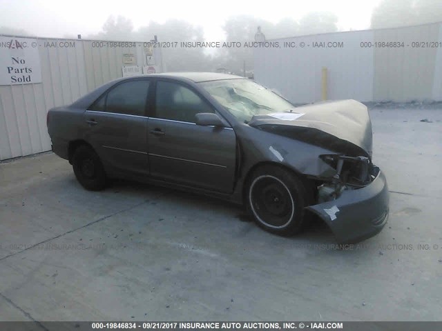 JTDBE30K520048092 - 2002 TOYOTA CAMRY LE/XLE/SE 灰色 照片 1