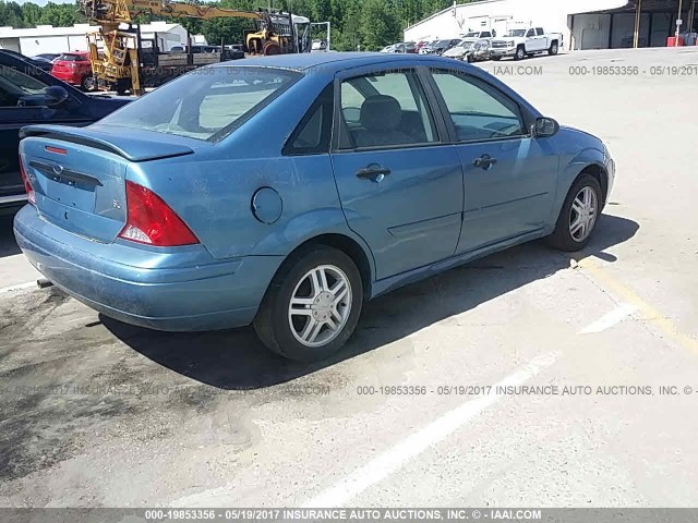 1FAFP34341W377317 - 2001 FORD FOCUS SE/SE SPORT BLUE photo 4