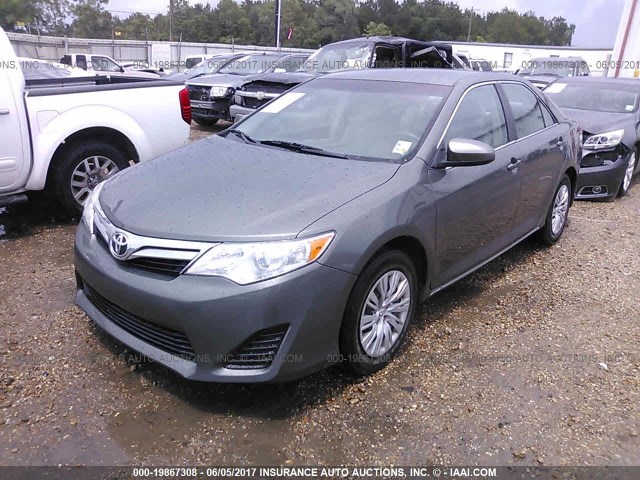 4T1BF1FK2CU522286 - 2012 TOYOTA CAMRY SE/LE/XLE GRAY photo 2