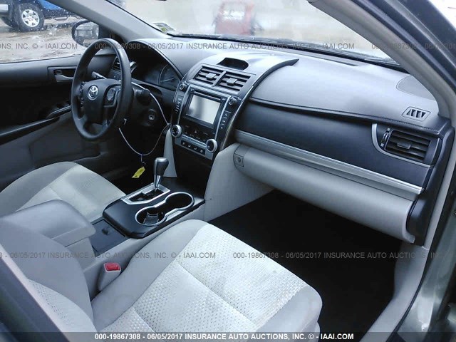 4T1BF1FK2CU522286 - 2012 TOYOTA CAMRY SE/LE/XLE GRAY photo 5