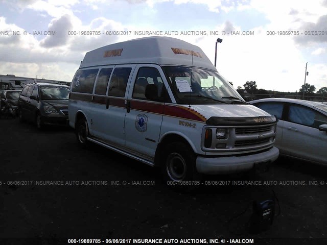 1GAGG25R011161126 - 2001 CHEVROLET EXPRESS G2500  WHITE photo 1