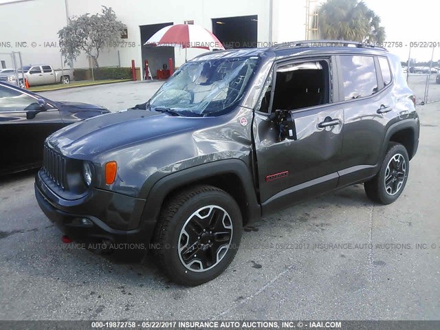 ZACCJBCB4HPE91147 - 2017 JEEP RENEGADE TRAILHAWK GRAY photo 2