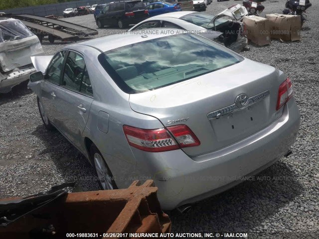 4T1BK3EKXBU127022 - 2011 TOYOTA CAMRY SE/LE/XLE SILVER photo 3