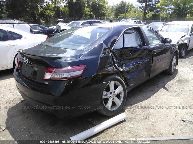 4T1BF3EK3AU056054 - 2010 TOYOTA CAMRY SE/LE/XLE Черный фото 4