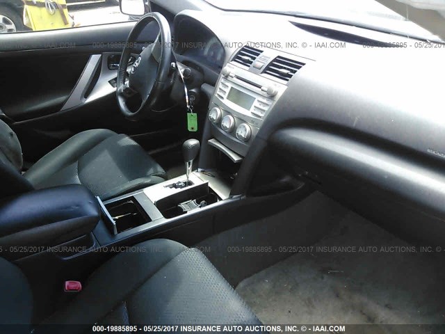 4T1BF3EK3AU056054 - 2010 TOYOTA CAMRY SE/LE/XLE Черный фото 5