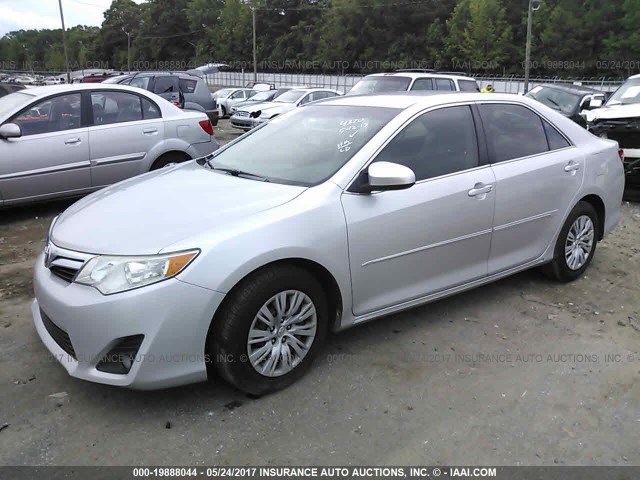 4T1BF1FK9CU184370 - 2012 TOYOTA CAMRY SE/LE/XLE SILVER photo 2