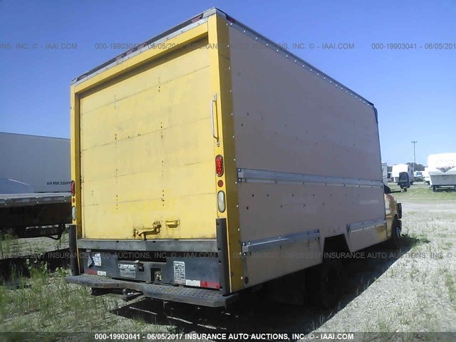 1GDHG31UX61903014 - 2006 GMC SAVANA 3500 CUTAWAY G3500 YELLOW photo 4