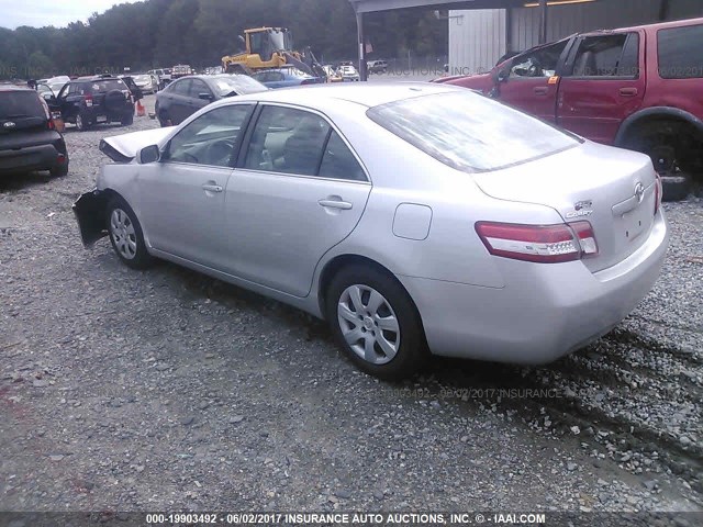 4T1BF3EK4BU704728 - 2011 TOYOTA CAMRY SE/LE/XLE SILVER photo 3