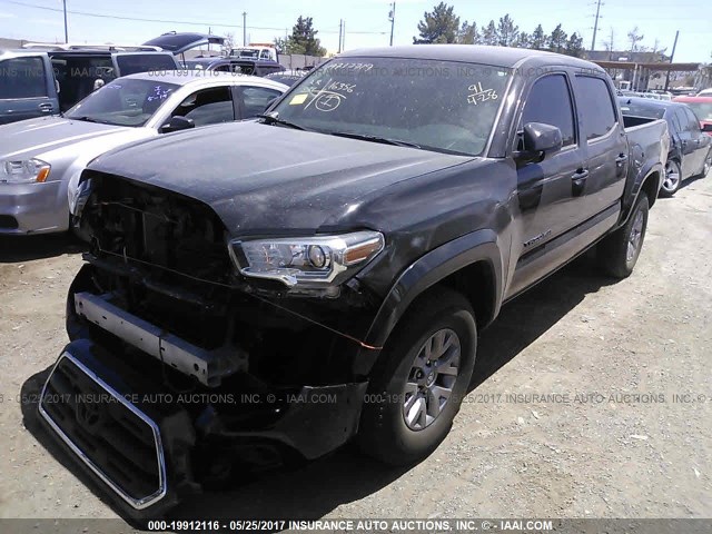 5TFAZ5CN2GX005524 - 2016 TOYOTA TACOMA DBL CAB/SR5/TRD SPORT/OR BLACK photo 2
