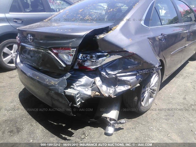 4T1BF1FK2GU545296 - 2016 TOYOTA CAMRY LE/XLE/SE/XSE GRAY photo 6