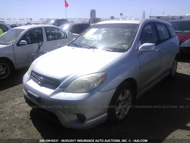 2T1KR32E05C464329 - 2005 TOYOTA COROLLA MATRIX XR SILVER photo 2