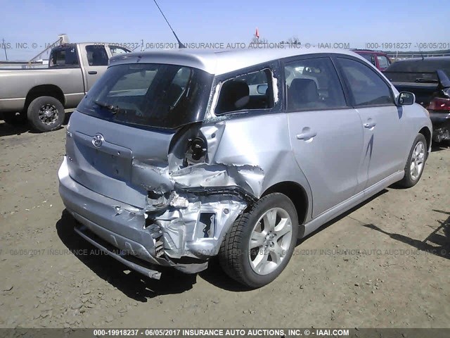 2T1KR32E05C464329 - 2005 TOYOTA COROLLA MATRIX XR SILVER photo 4