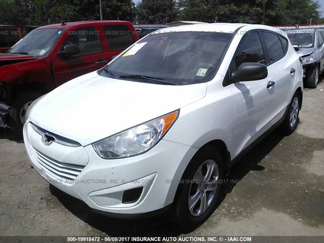 KM8JT3AB5CU462947 - 2012 HYUNDAI TUCSON GL WHITE photo 2