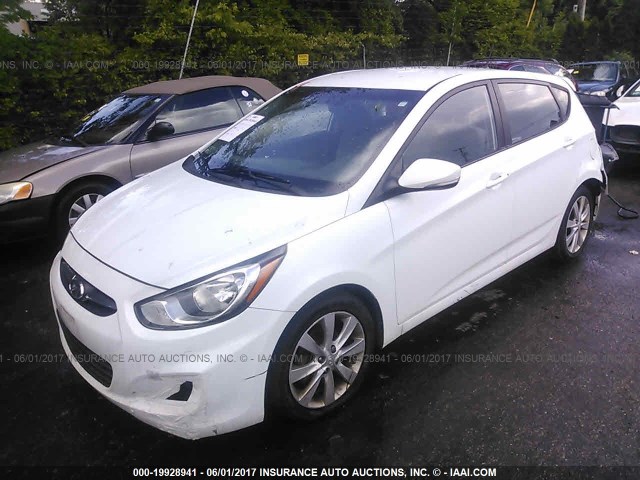 KMHCU5AE8DU090890 - 2013 HYUNDAI ACCENT GLS/SE WHITE photo 2