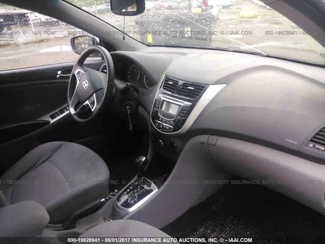 KMHCU5AE8DU090890 - 2013 HYUNDAI ACCENT GLS/SE WHITE photo 5