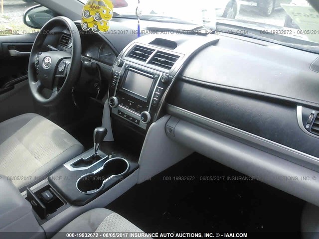 4T1BF1FK1CU004587 - 2012 TOYOTA CAMRY SE/LE/XLE 灰色 照片 5