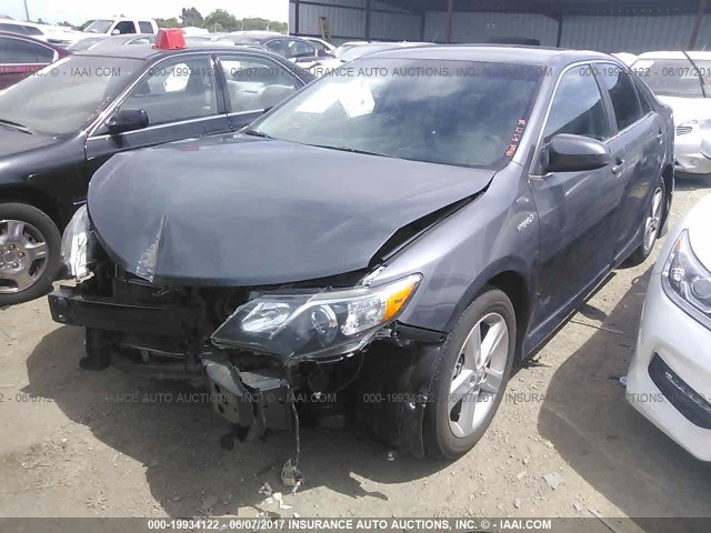 4T1BD1FK6EU119632 - 2014 TOYOTA CAMRY HYBRID/LE/XLE 灰色 照片 2