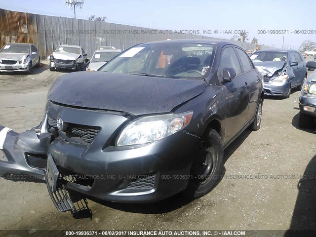 1NXBU4EE4AZ187189 - 2010 TOYOTA COROLLA S/LE/XLE GRAY photo 2