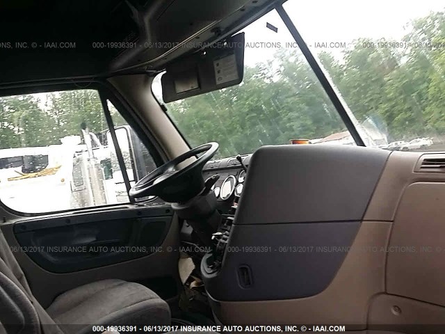 3AKJGLD67ESFX6612 - 2014 FREIGHTLINER CASCADIA 125  WHITE photo 5