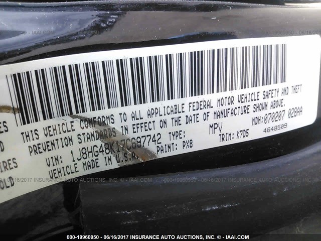 1J8HG48K17C697742 - 2007 JEEP COMMANDER BLACK photo 9