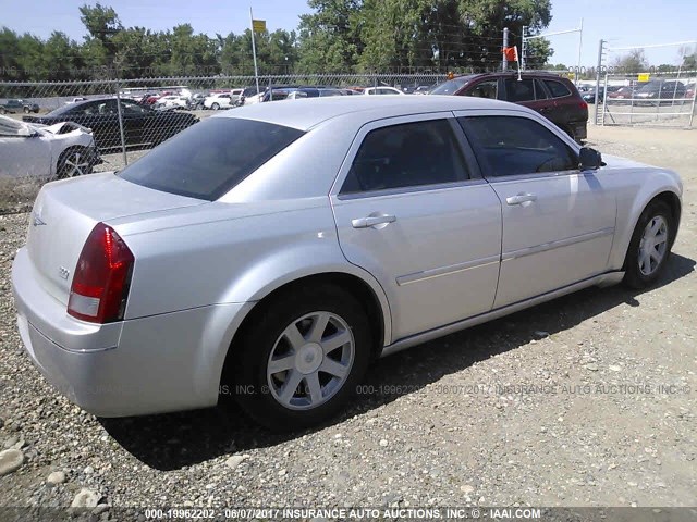 2C3JA53G55H184771 - 2005 CHRYSLER 300 TOURING SILVER photo 4