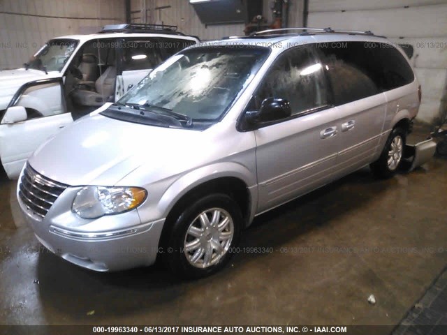 2A4GP64L56R623317 - 2006 CHRYSLER TOWN & COUNTRY LIMITED SILVER photo 2