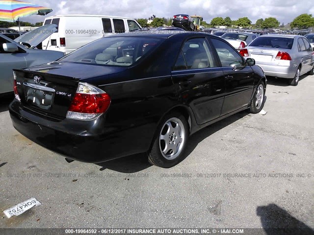 4T1BE30KX5U047190 - 2005 TOYOTA CAMRY LE/XLE/SE შავი ფოტო 4
