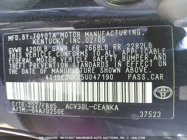 4T1BE30KX5U047190 - 2005 TOYOTA CAMRY LE/XLE/SE შავი ფოტო 9