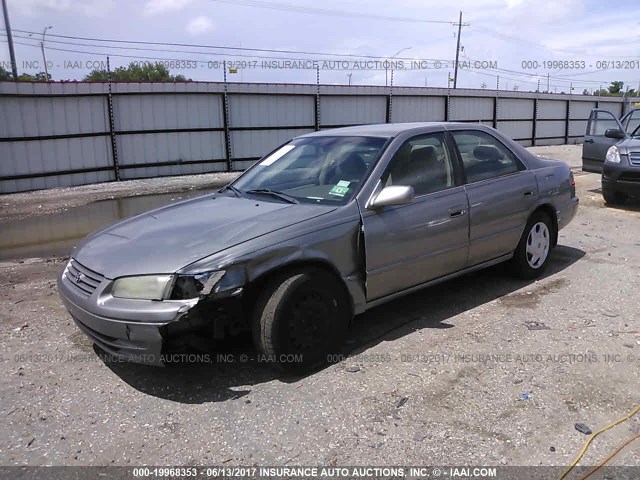 4T1BF22KXWU069440 - 1998 TOYOTA CAMRY CE/LE/XLE TAN photo 2