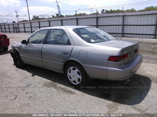 4T1BF22KXWU069440 - 1998 TOYOTA CAMRY CE/LE/XLE TAN photo 3