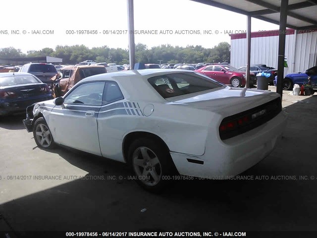 2B3CJ4DV6AH320672 - 2010 DODGE CHALLENGER SE WHITE photo 3