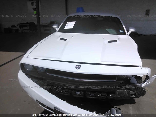 2B3CJ4DV6AH320672 - 2010 DODGE CHALLENGER SE WHITE photo 6