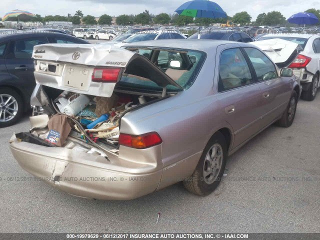 4T1BG22K7VU795803 - 1997 TOYOTA CAMRY CE/LE/XLE 金色 照片 4