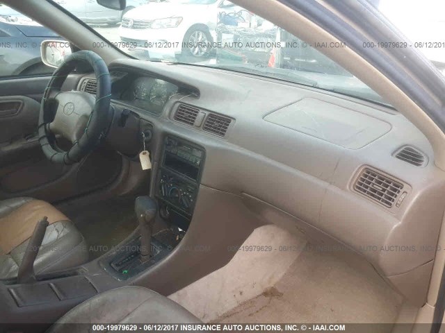 4T1BG22K7VU795803 - 1997 TOYOTA CAMRY CE/LE/XLE 金色 照片 5