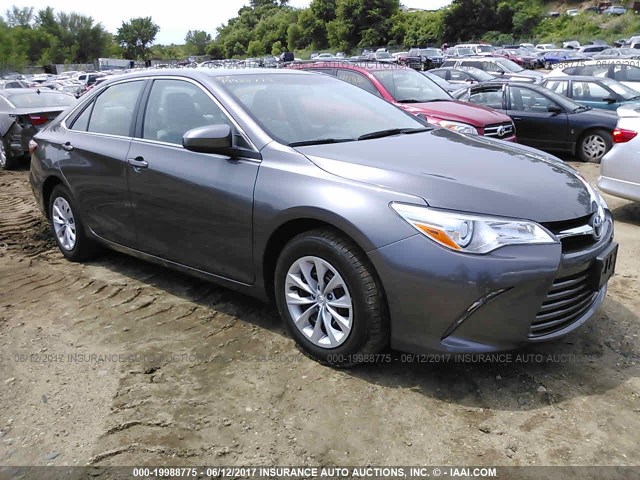 4T4BF1FK9FR516429 - 2015 TOYOTA CAMRY LE/XLE/SE/XSE Pewter photo 1