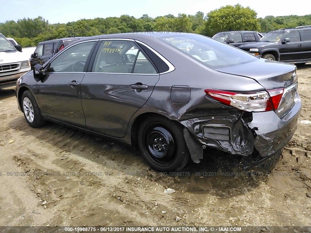 4T4BF1FK9FR516429 - 2015 TOYOTA CAMRY LE/XLE/SE/XSE Pewter photo 3