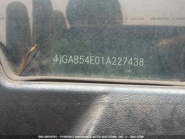 4JGAB54E01A227438 - 2001 MERCEDES-BENZ ML 320 GREEN photo 9