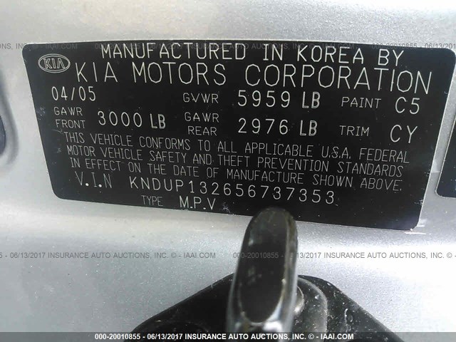 KNDUP132656737353 - 2005 KIA SEDONA EX/LX SILVER photo 9