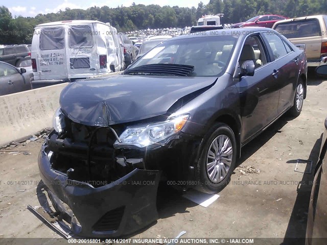 4T1BF1FK2EU470743 - 2014 TOYOTA CAMRY L/SE/LE/XLE 灰色 照片 2