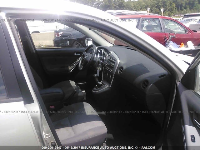 2T1KR32E94C187517 - 2004 TOYOTA COROLLA MATRIX XR SILVER photo 5