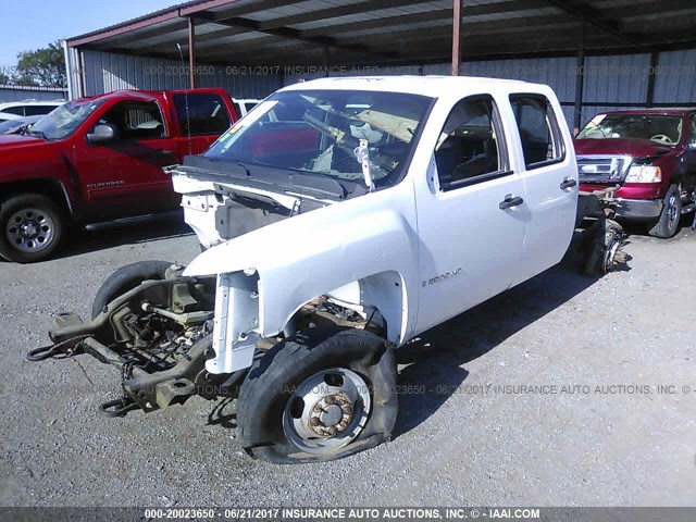 1GBJK33K17F507238 - 2007 CHEVROLET SILVERADO K3500 WHITE photo 2