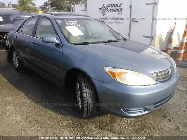 4T1BF32K02U524439 - 2002 TOYOTA CAMRY LE/XLE/SE BLUE photo 1